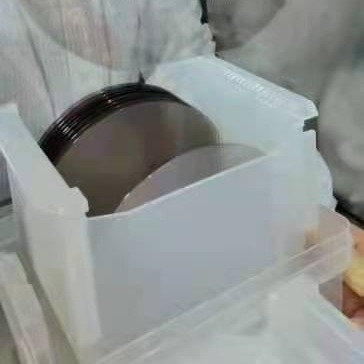 LiNbO3 đen và LiTaO3 giảm áp điện Wafer cho các thiết bị SAW tần số cao hơn