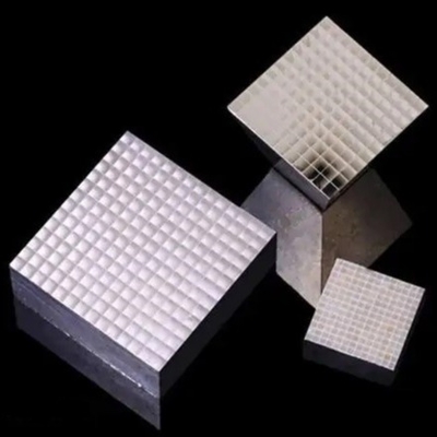 Tinh thể Scintillation LYSO (Ce) có mật độ ánh sáng cao với thời gian phân hủy ngắn